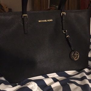 Michael kors hand bag black